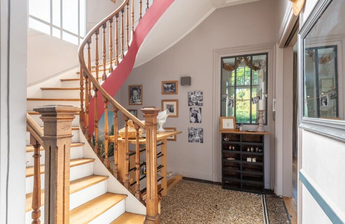 Tassin-La-demi-Lune - Le Bourg - Maison de charme de 220 m² utiles - 7 chambres - Jardin avec piscine - studio - Dépendance de 19m² environ — photo 3