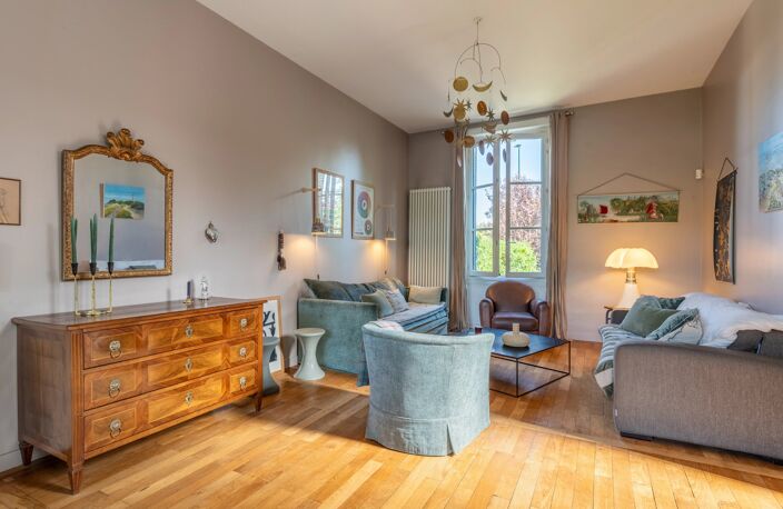 Tassin-La-demi-Lune - Le Bourg - Maison de charme de 220 m² utiles - 7 chambres - Jardin avec piscine - studio - Dépendance de 19m² environ — photo 4