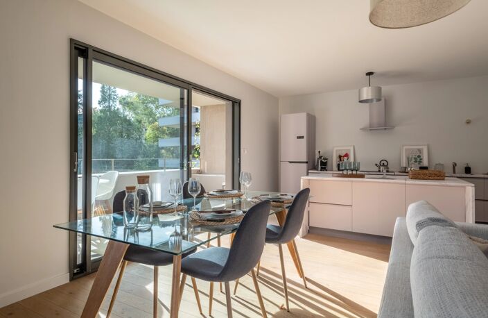 Écully – Domaine Virescens – Appartement T4 - balcon — photo 4