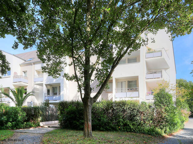 NOUVEAUTÉ - Métro POTERIE  GRAND T2 DE 57 M² AU SOL TERRASSE — photo du bien