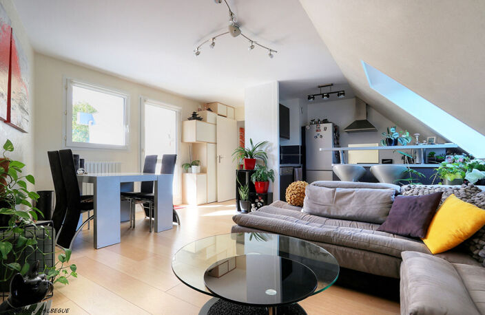 NOUVEAUTÉ - Métro POTERIE  GRAND T2 DE 57 M² AU SOL TERRASSE — photo 3