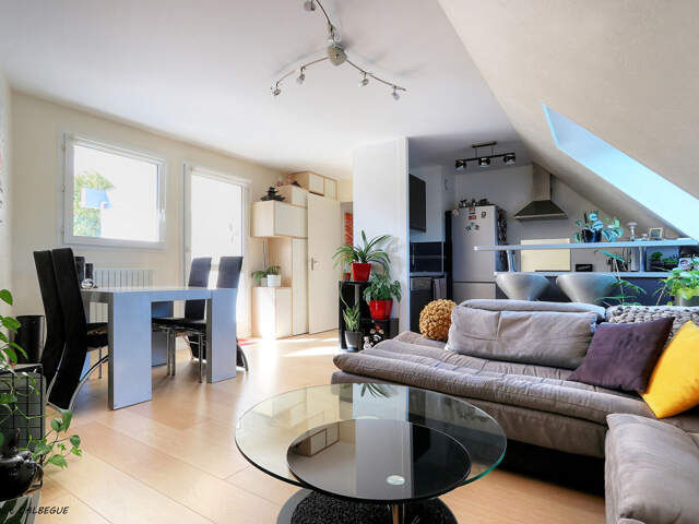 NOUVEAUTÉ - Métro POTERIE  GRAND T2 DE 57 M² AU SOL TERRASSE — photo du bien