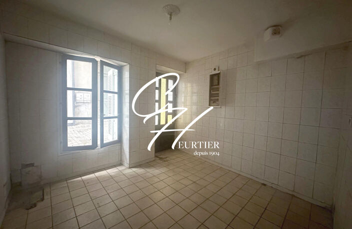 VOIRON - LOCAL COMMERCIAL - PLACE ST BRUNO — photo 4