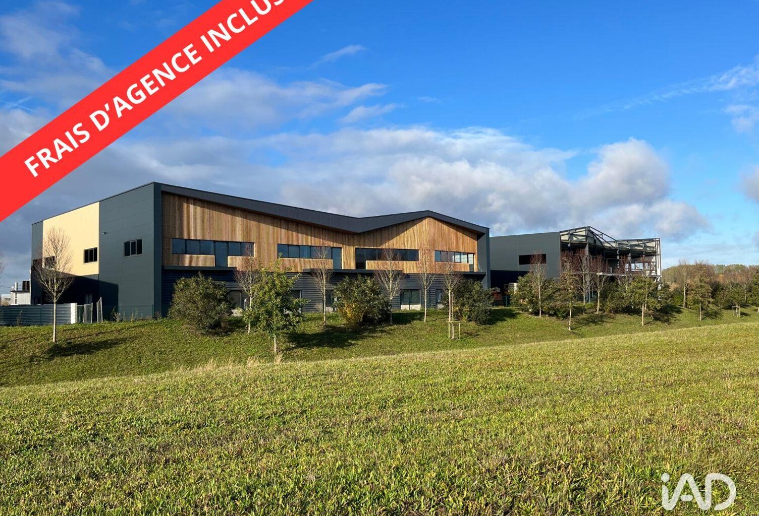 Vente Local d'activités 839 m&sup2; — photo 1