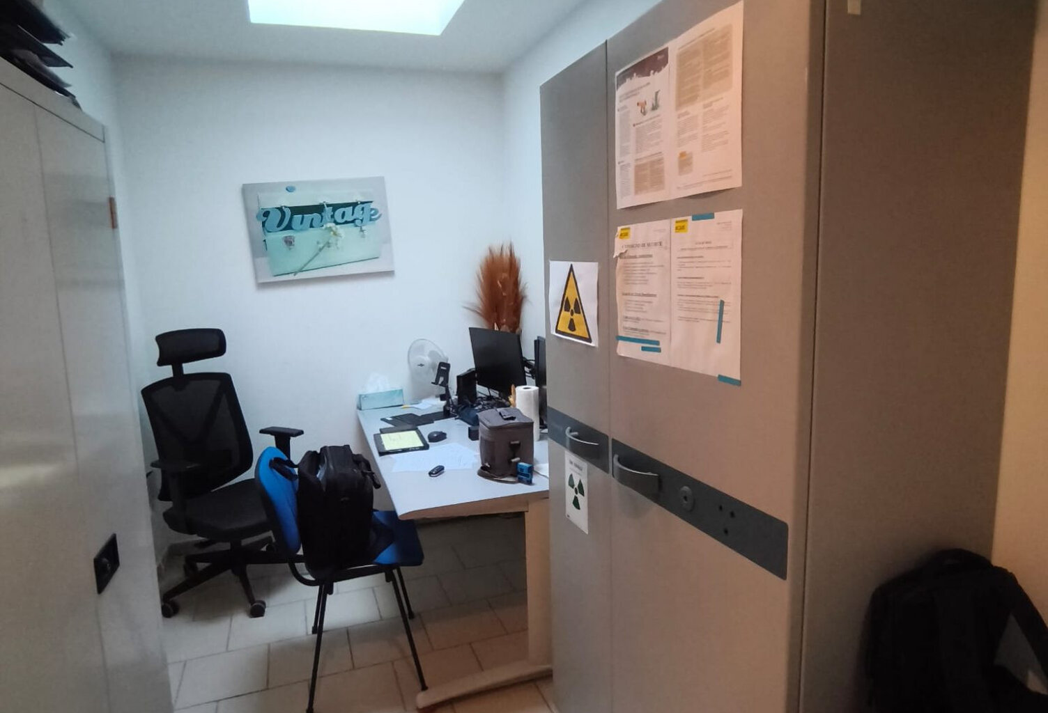Immeuble composé d'un local Commercial et d'un T2 meublé tous — photo 1