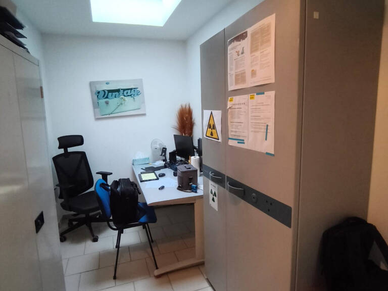 Immeuble composé d'un local Commercial et d'un T2 meublé tous — photo 1