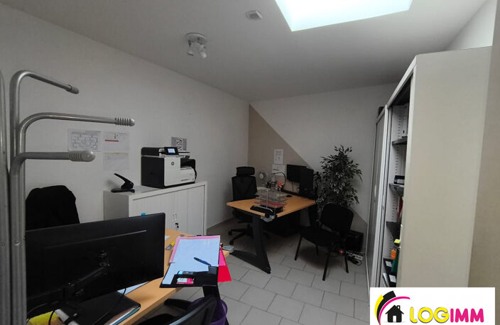 Immeuble composé d'un local Commercial et d'un T2 meublé tous — photo 5