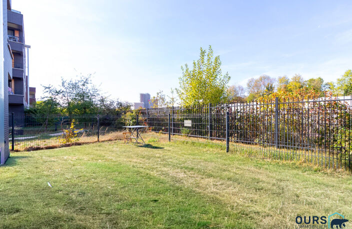 Un beau 3 pièces en parfait état avec un grand jardin et park — photo 2