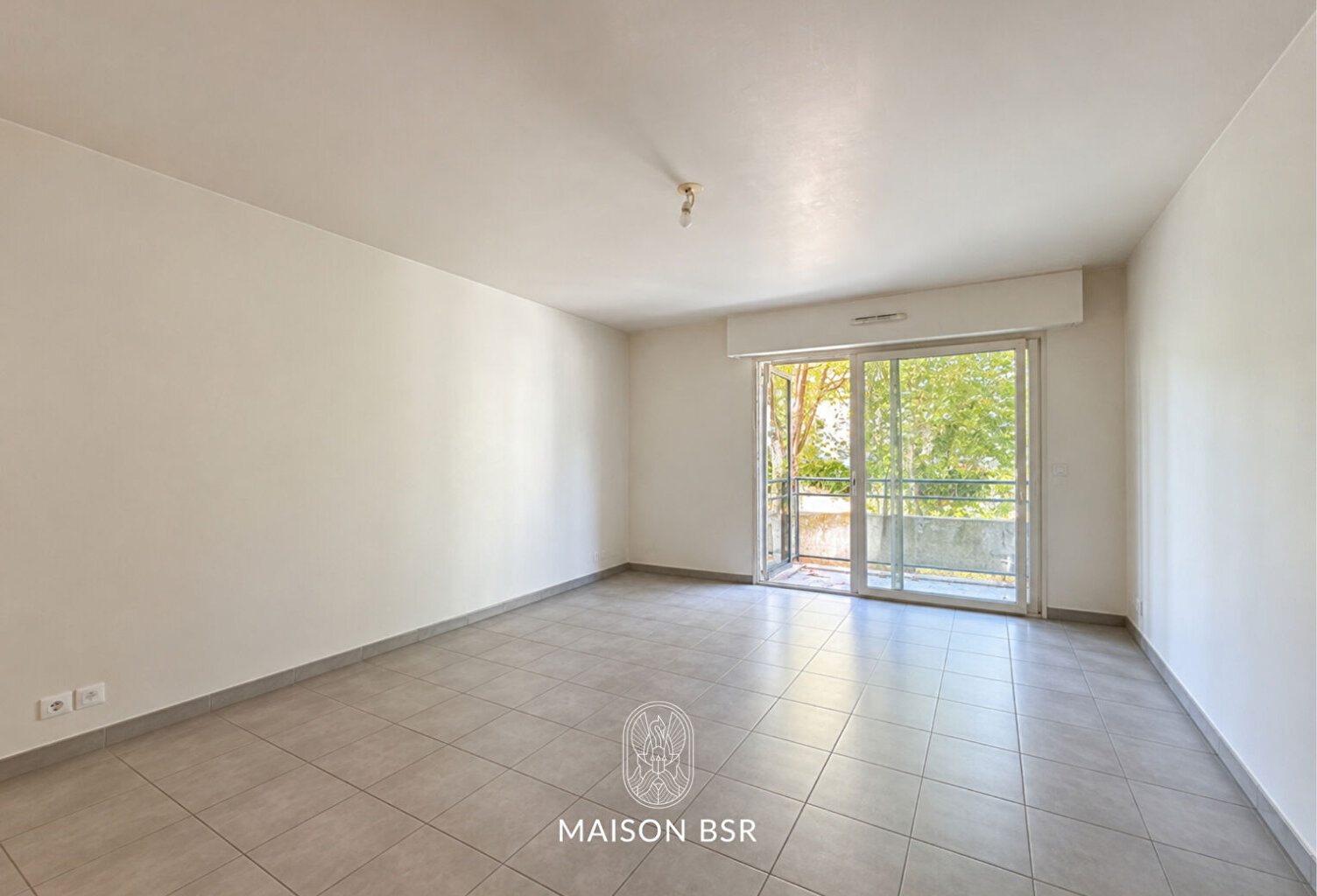 Nantes - Rue de Gigant - Appartement T2 de 50 m2 au dernier étage avec balcon. — photo 1