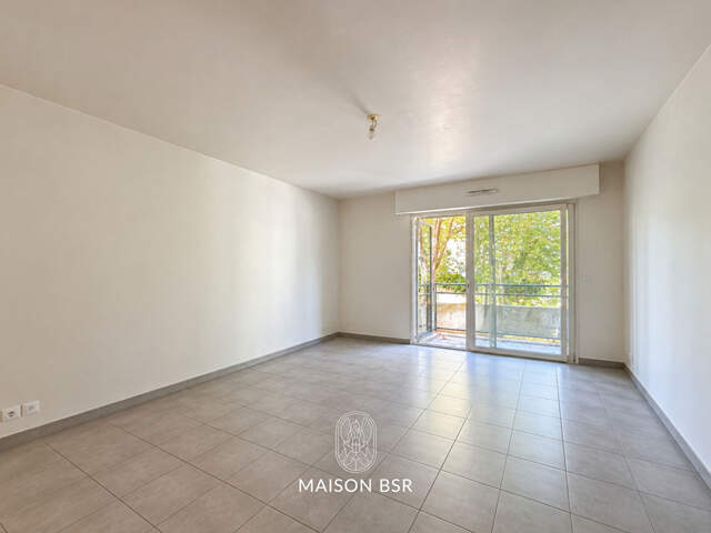 Nantes - Rue de Gigant - Appartement T2 de 50 m2 au dernier étage avec balcon. — photo du bien