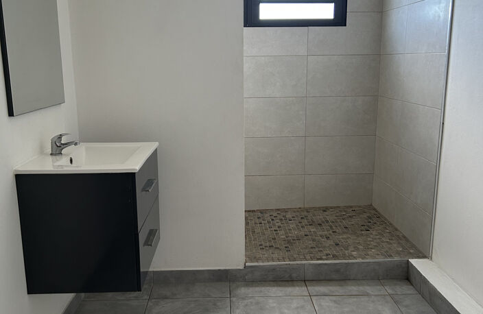 A LOUER - APPARTEMENT T3 - LIGNE PARADIS - SAINT-PIERRE — photo 4