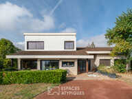 Maison d'architecte avec piscine — photo 2
