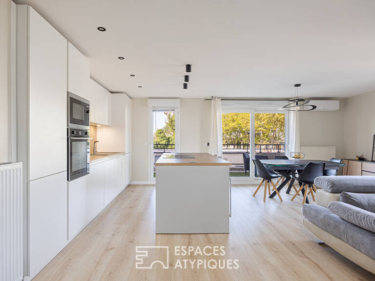 Appartement contemporain avec extérieur et garage — photo 1