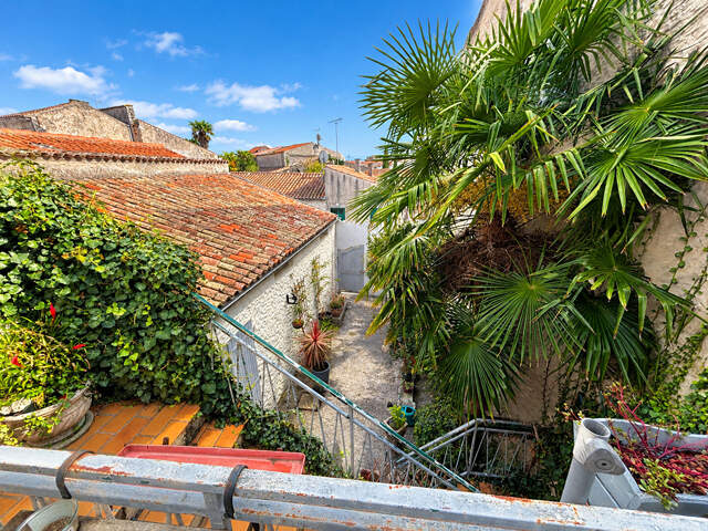 Au coeur du bourg historique, maison de 106 m² avec garage et cour privative — photo du bien