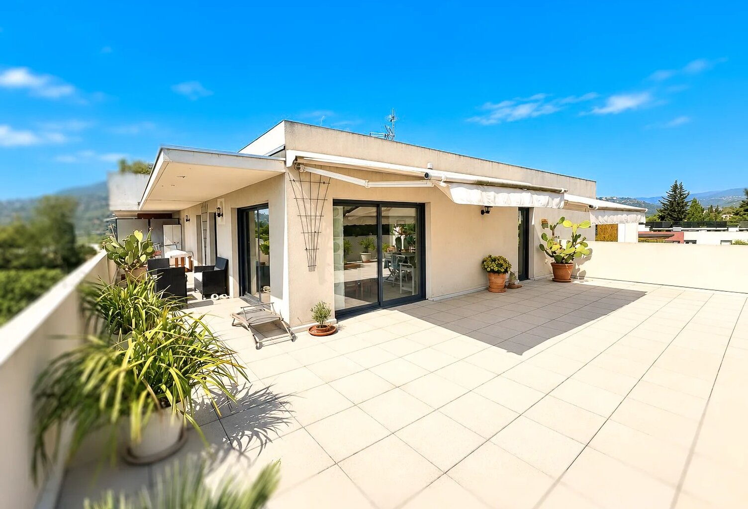 Aux portes de Mandelieu — Villa sur le toit de 4 pièces avec 101 — photo 1