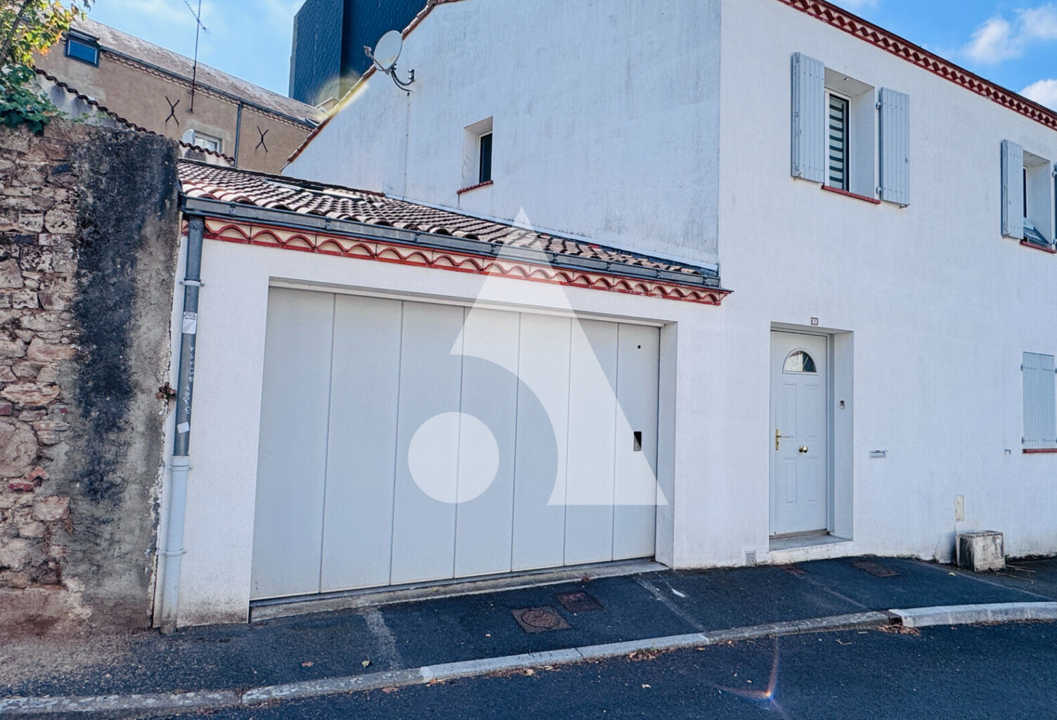 LOCATION MAISON MEUBLEE CENTRE VILLE 6 CHAMBRES — photo 1