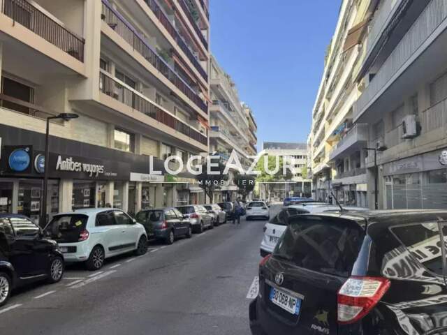 LOCATION LOCAL COMMERCIAL ANTIBES CENTRE VILLE — photo du bien