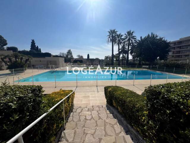 LOCATION MEUBLÉE JUAN LES PINS - APPARTEMENT 2 CHAMBRES - PISCIN — photo du bien