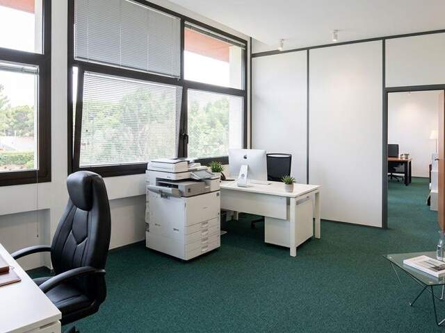 Location Bureaux 65 m&sup2; — photo du bien