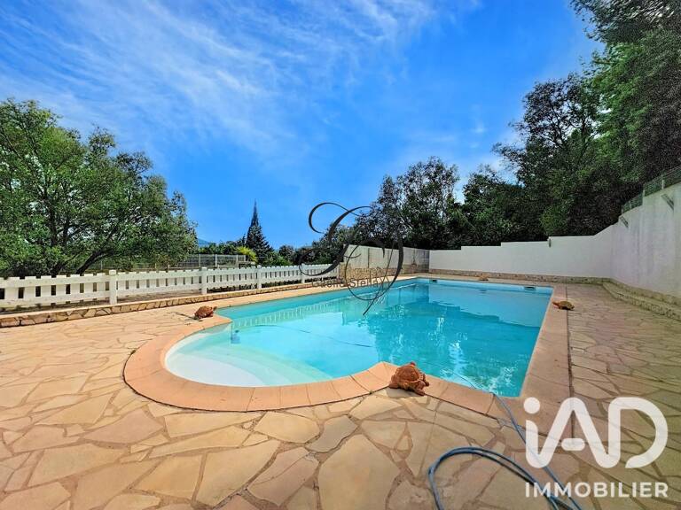 Vente Maison/villa 8 pièces — photo 1
