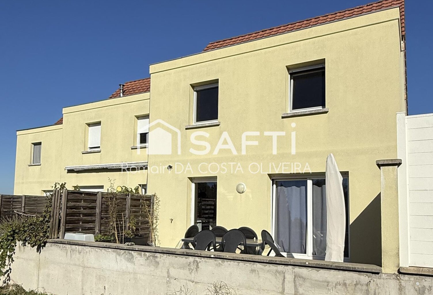 Superbe maison mitoyenne de 4 pièces avec une grande terrasse, un garage et deux places de stationnement ! — photo 1