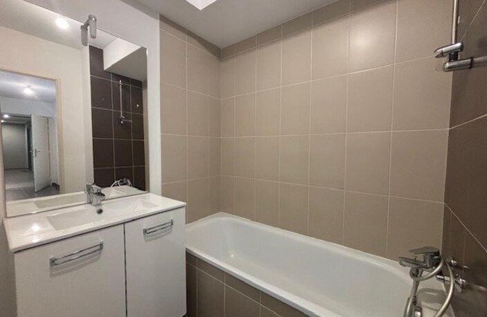 Résidence 2019, terrasse 10m2 - 2 places couvertes — photo 4