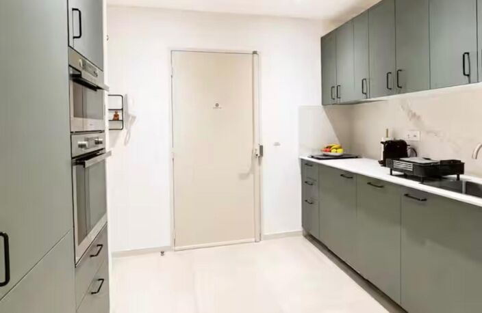 coup de cœur assuré pour ce superbe appartement, ou chaque détail a été pensé avec gout. Matériaux nobles, finitions soignées et élégantes. — photo 4