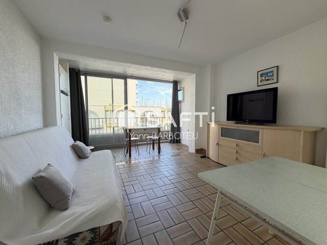 Studio meublé situé au Port — photo du bien