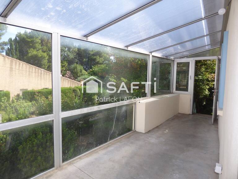 Appartement F3 au calme avec véranda. — photo 1