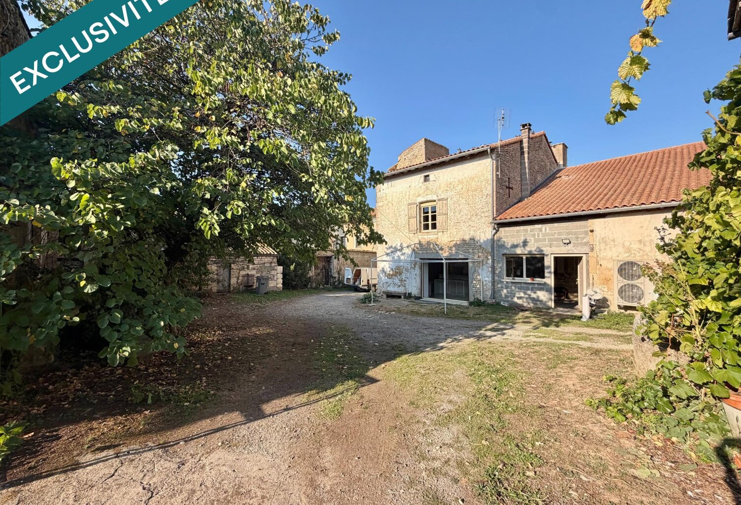 MAISON EN PIERRE 5 CHAMBRES DONT UNE SUITE PARENTALE + DÉPENDANCES ET JARDIN A PERIGNE — photo 1