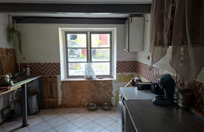Une maison à rénover offrant un fort potentiel — photo 4