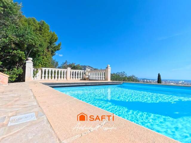 Villa avec piscine et vue panoramique mer — photo du bien