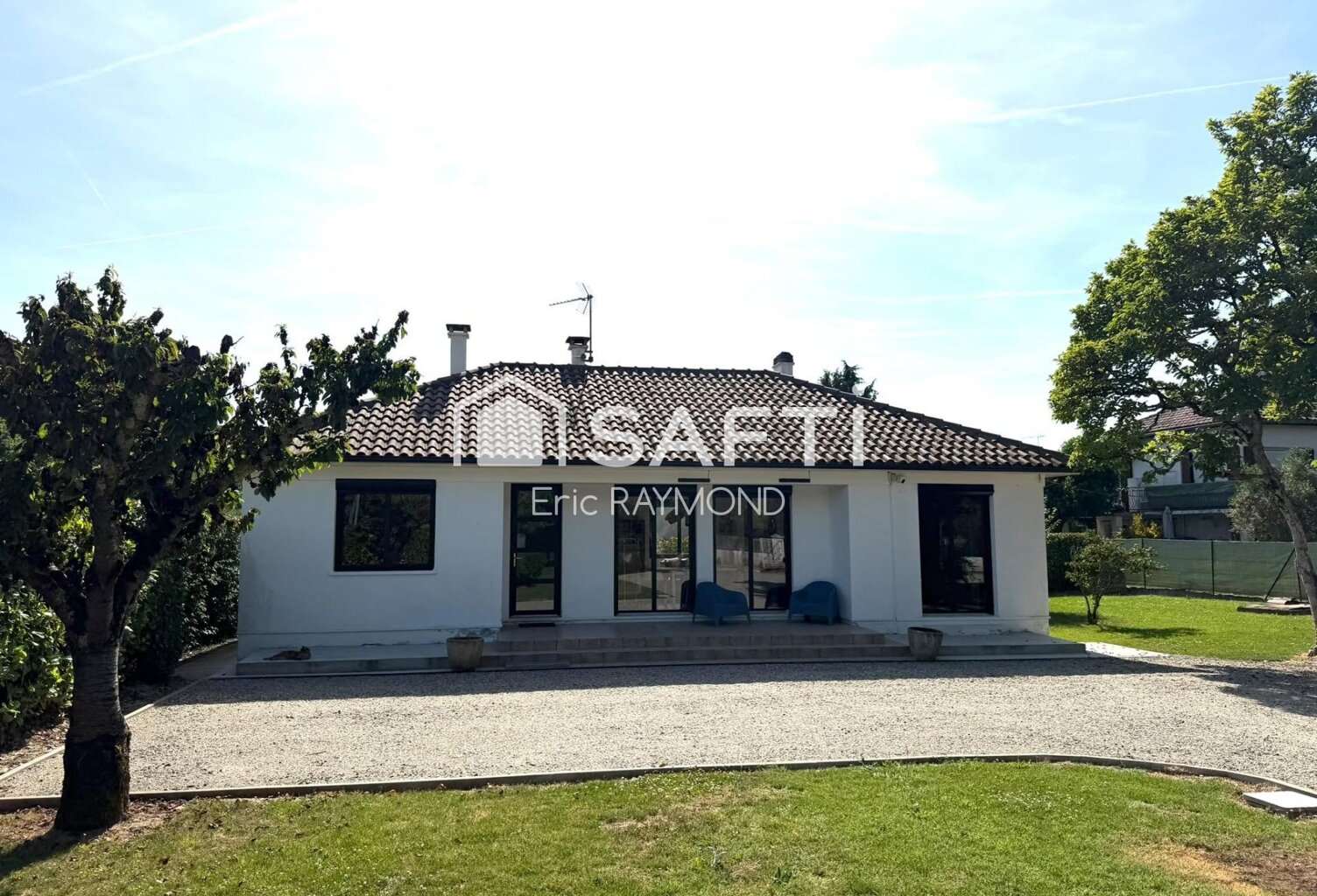 A VENDRE 210.000€ Maison de 85 m2, idéalement située à proximité du centre-ville et des commerces Elle offre 2 chambres, salon/salle à manger, cuisine — photo 1