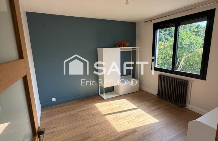 A VENDRE 210.000€ Maison de 85 m2, idéalement située à proximité du centre-ville et des commerces Elle offre 2 chambres, salon/salle à manger, cuisine — photo 2