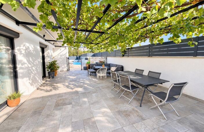 Maison familiale 141 m2 avec piscine, spa et garage - Martigues Jonquières — photo 2