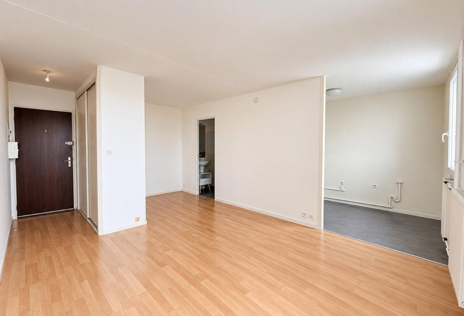 APPARTEMENT 1 PIECE 30m2 - Balcon + parking — photo 1