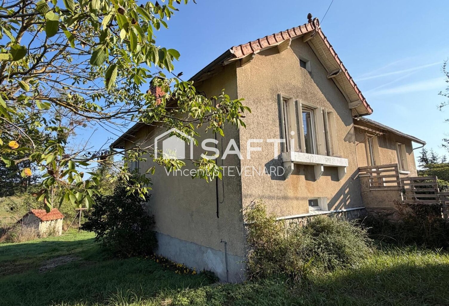 Maison avec sous-sol, dépendances et grand terrain à Luxé — photo 1