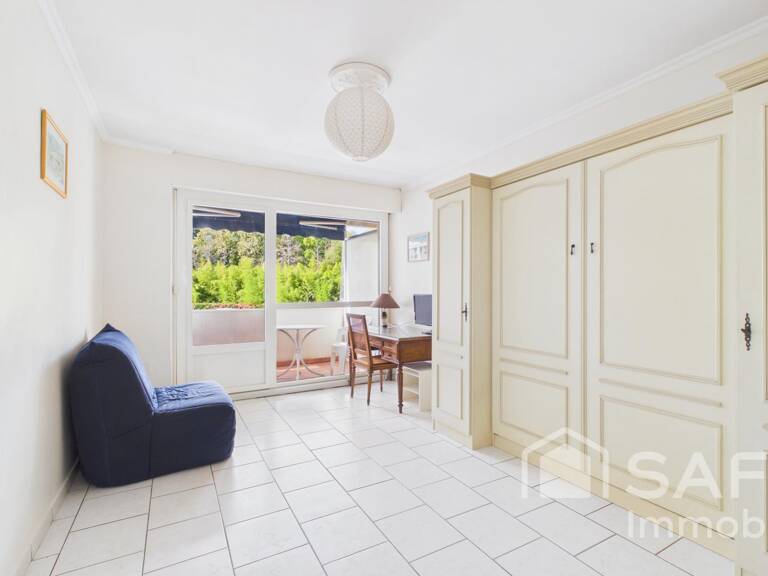 Pessac  Studio 33m² avec balcon, stationnement — photo 1