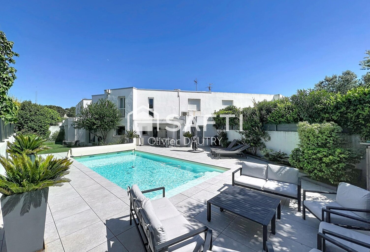 Villa prête à vivre  Piscine et Jardin intimiste - — photo 1