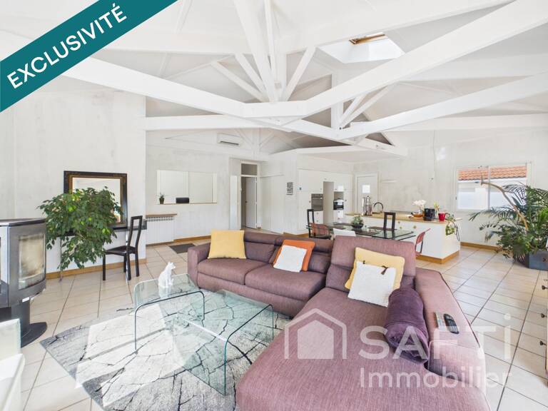 Maison de plain pied de 155 m2, 4 chambres, avec piscineet 4 garages — photo 1