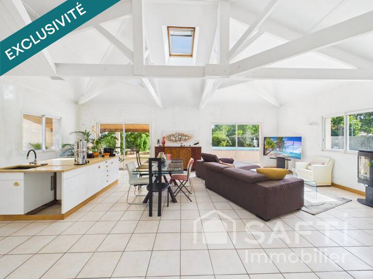 Maison de plain pied de 155 m2, 4 chambres, avec piscine et 4 garages — photo 1