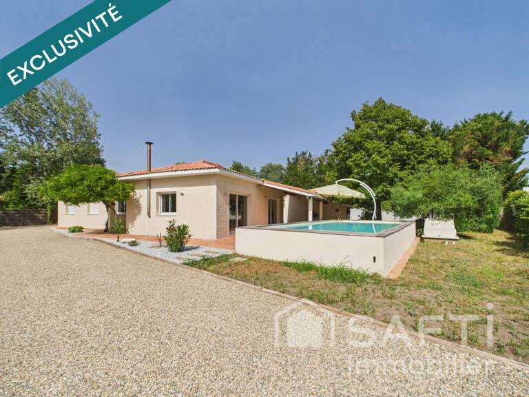 Maison de plain pied de 155 m2, 4 chambres, avec piscine et 4 garages — photo 1