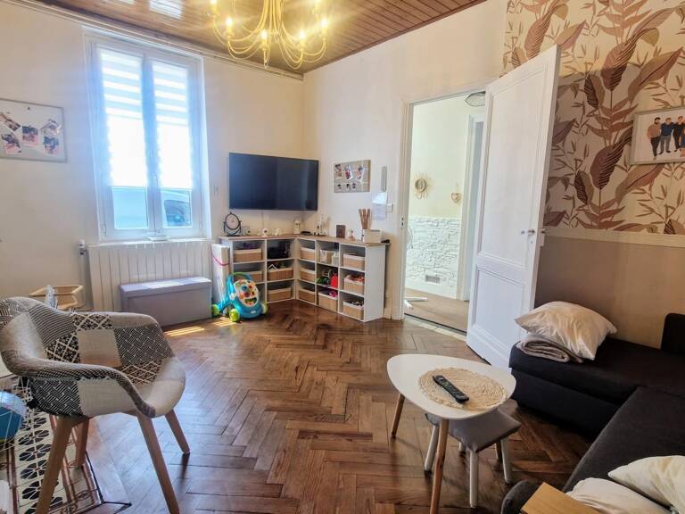 Maison de ville avec extérieur et garage — photo 1