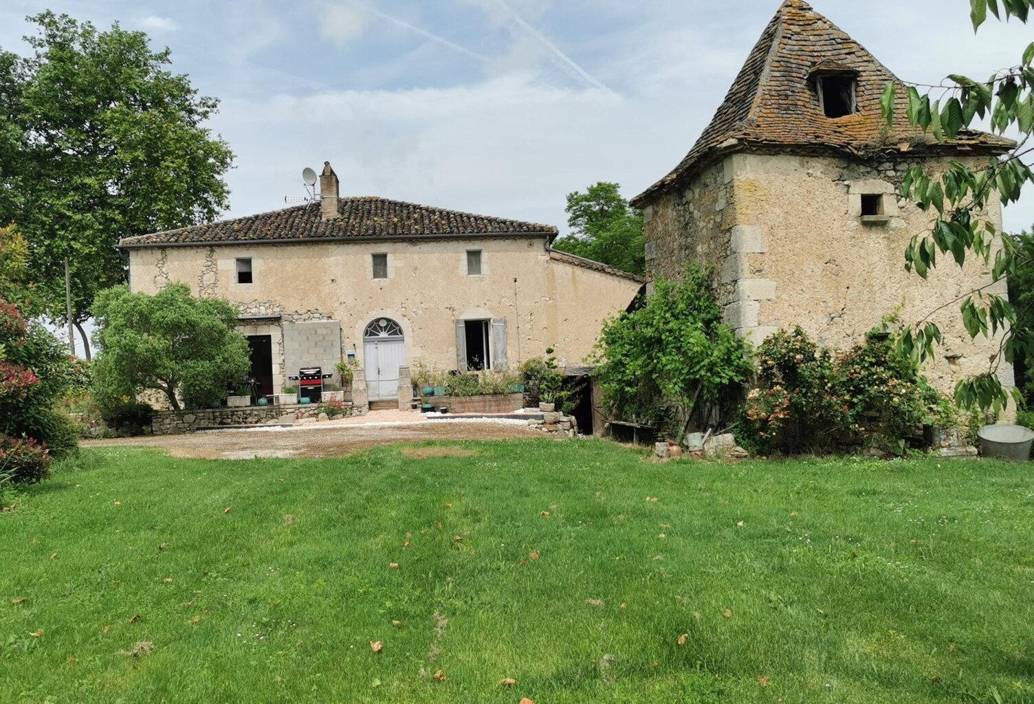 Maison en pierre à fort potentiel en position dominante sur les hauteurs du Pergain-Taillac. — photo 1