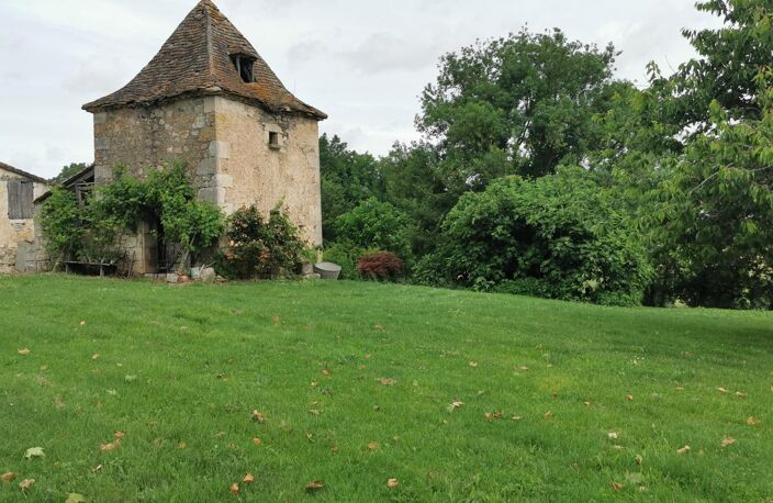 Maison en pierre à fort potentiel en position dominante sur les hauteurs du Pergain-Taillac. — photo 4