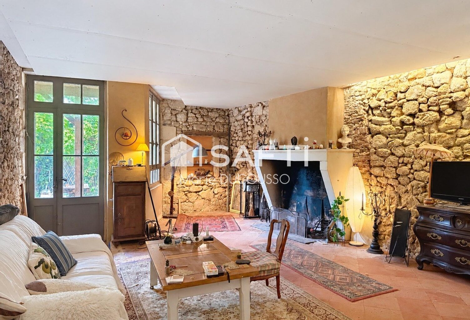 Maison de charme à réinventer à Gensac — photo 1