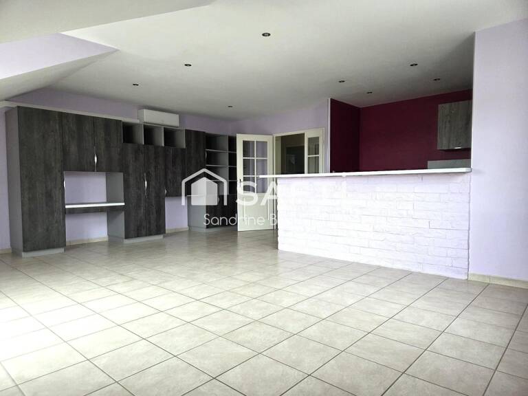 T3 avec ascenseur + parking privé et cave — photo 1