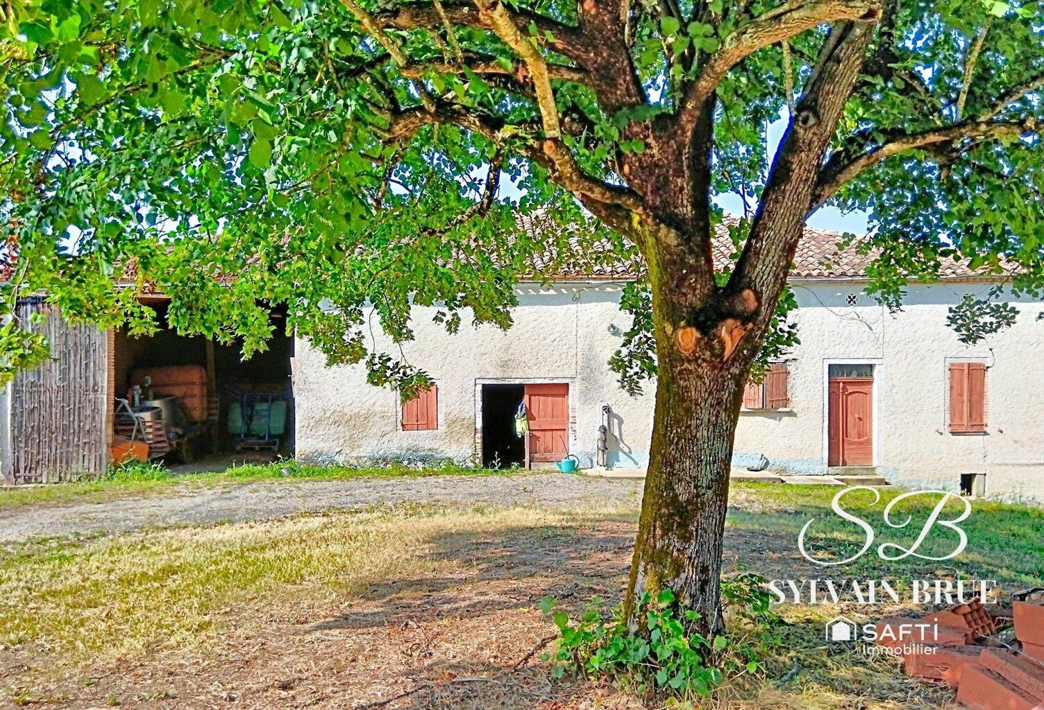 Corps de ferme à restaurer sur 2650m² de terrain — photo 1