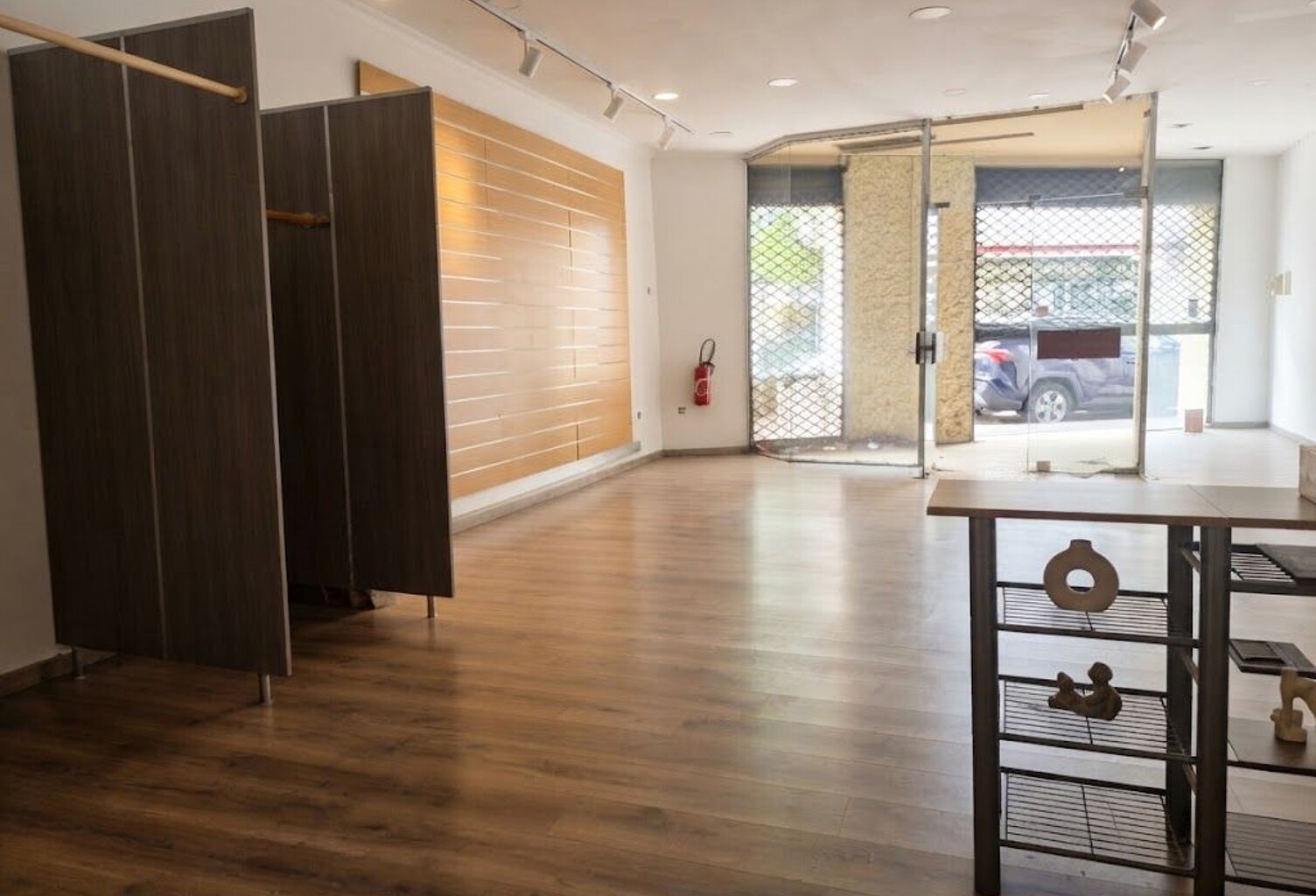 Local commercial — photo 1