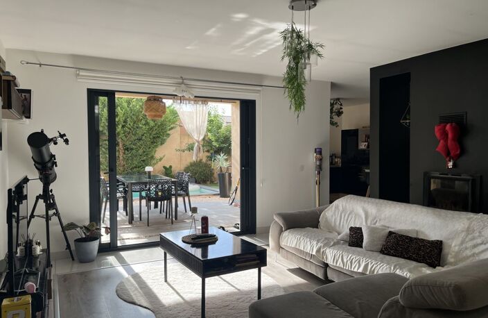 Villa — photo 2